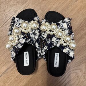 GOTTA GO!!!! NWOT✨Steve Madden sandals. Size 6
